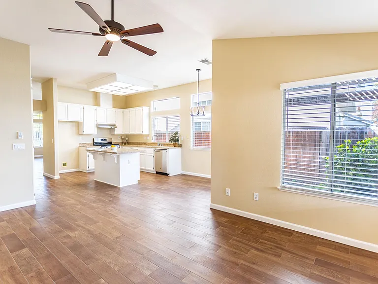 1040 Dellwood Ct — Photo 34
