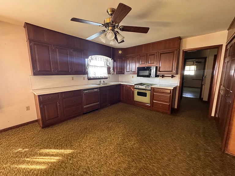 1136 Lexington Rd — Photo 9