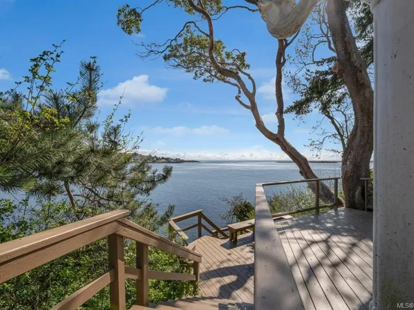309 King George Ter, Oak Bay, BC V8S 2J8