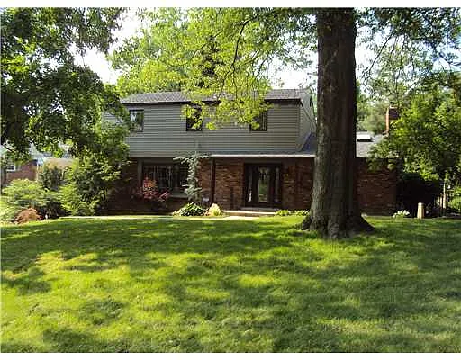2456 Kings Ln photo 1