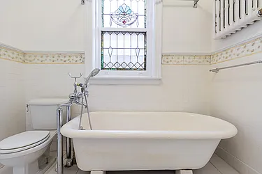 Rented by Dixon Advisory USA Inc.