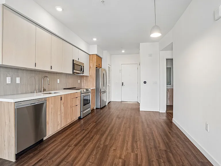689 S Catalina — Photo 40