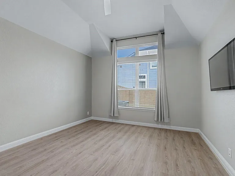 21339 Sierra Point Ln — Photo 16