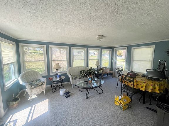 4th image of 82 Rosewood Dr