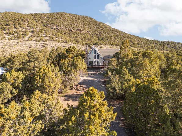 735 E Mule Deer Rd, Central, UT 84722