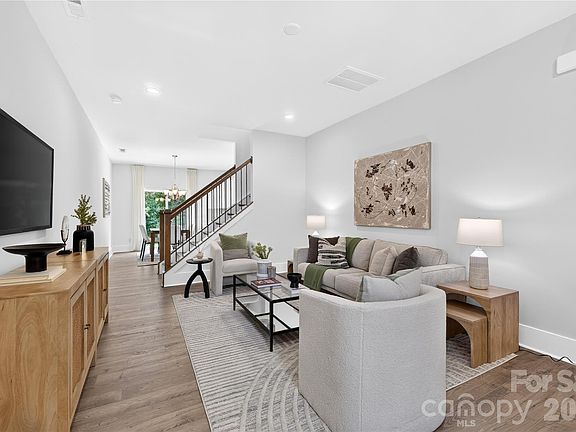 3rd image of 839 Druid Cir