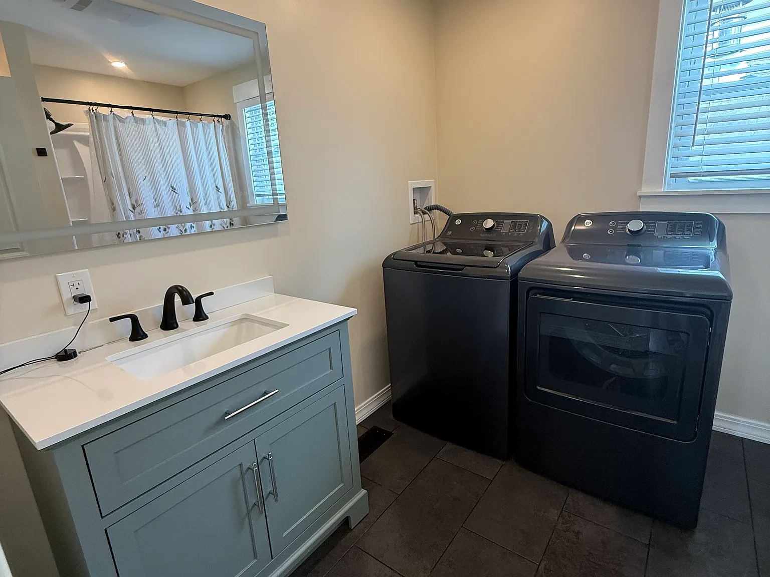 2 bed, 950 sqft, $2,800 — Photo 2