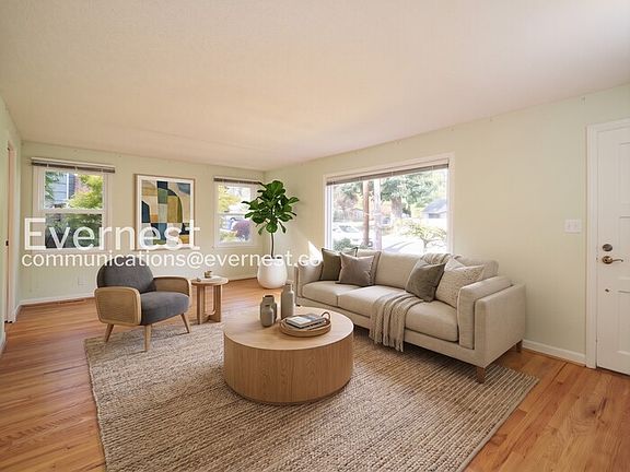 3rd image of 909 NE 115th St