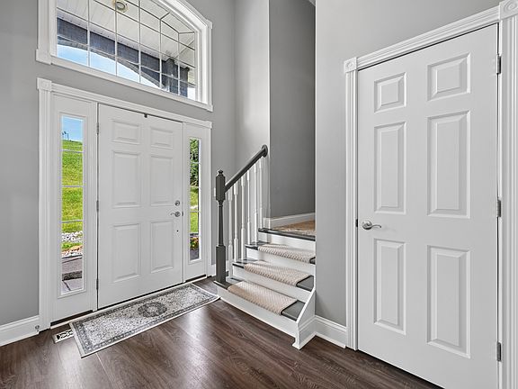 4th image of 135 Harbour Pointe Dr