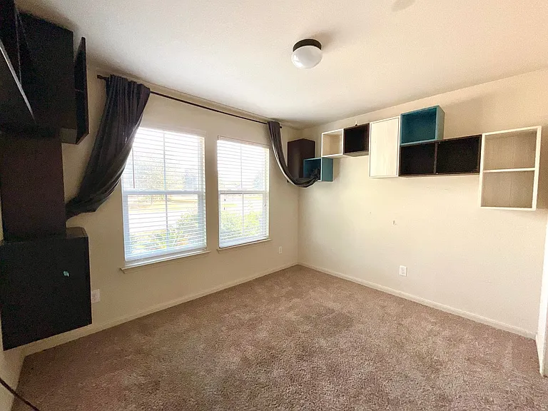 1058 Stone Br — Photo 27