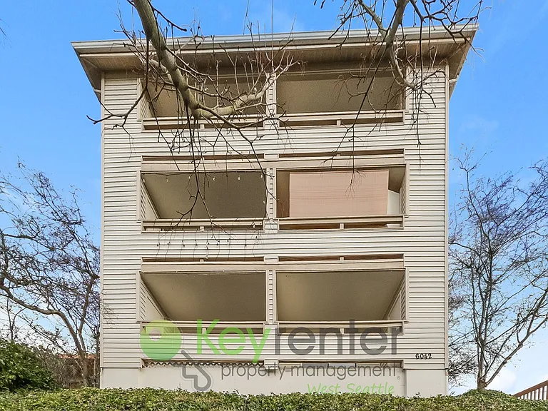 6042 Fauntleroy Way SW — Photo 41