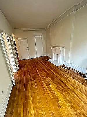 5th image of 310 W 90th St APT 3a