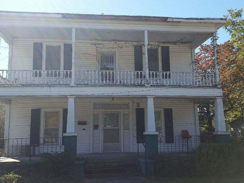 1st image of 105 W Boundary St