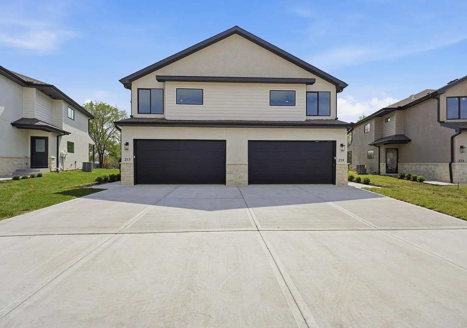 Spacious 3-Bedroom Home In Desirable Lee's Summit-Brand New — Photo 2