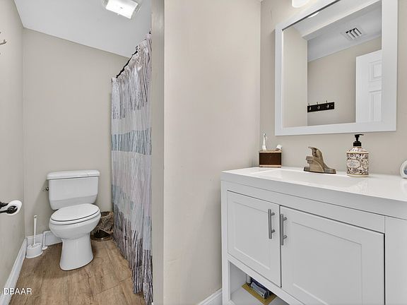 4th image of 109 Edwards St