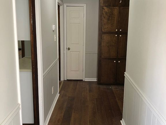 4th image of 826 Hillcroft Pl