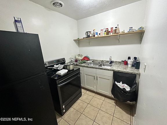 3rd image of 7104 KEN KNIGHT Drive W