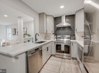 2221 Lovedale Ln #202B, Reston, VA 20191