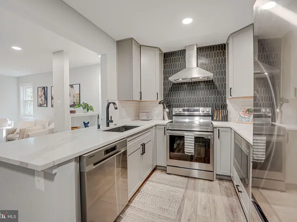 2221 Lovedale Ln #202B, Reston, VA 20191