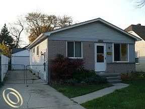 3rd image of 28713 Pinehurst St