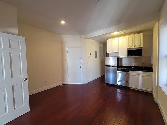 Rented by Gold & Appel Realty Corp | media 2