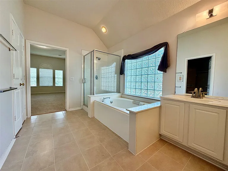 7426 Maple Run Dr — Photo 10