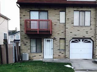 374 Giffords Ln, Staten Island, NY 10308