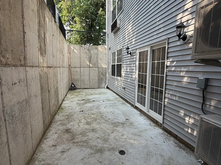 60 Woodside Pl — Photo 4
