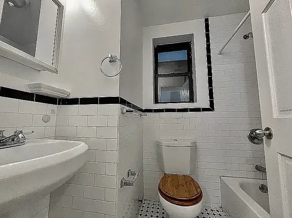 1624 Amsterdam Avenue image 6 of 8