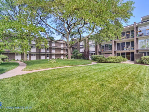 4734 Russett Ln #R211, Skokie, IL 60076
