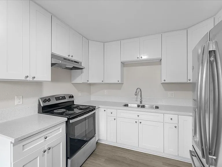 16935 S Vermont Ave #10 — Photo 5