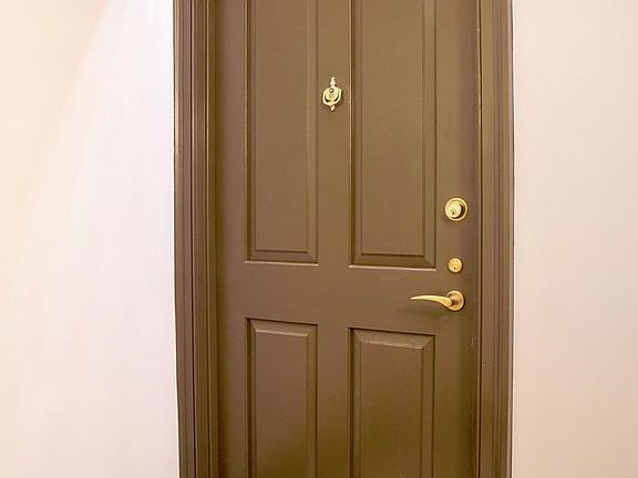 Entry Door to Unit 910