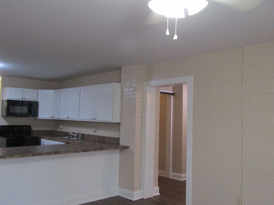2nd image of 402B Dixon Dr