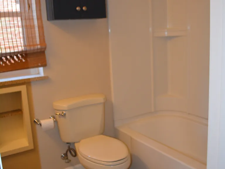 2632 Algonquin Pkwy — Photo 10