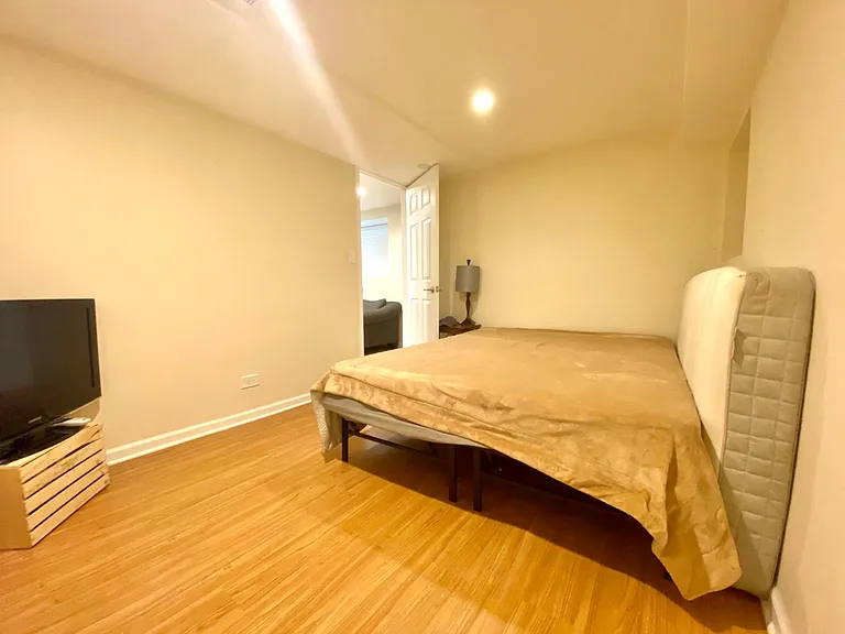 2845 N Southport Ave #G — Photo 17