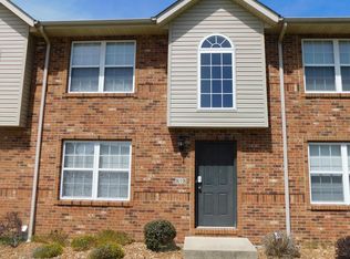 818 Woodsedge Dr, Maryville, IL