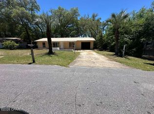 2007 Ambassador Ct, Chipley, FL 32428