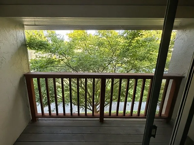 1066 Eleanor Ave — Photo 12