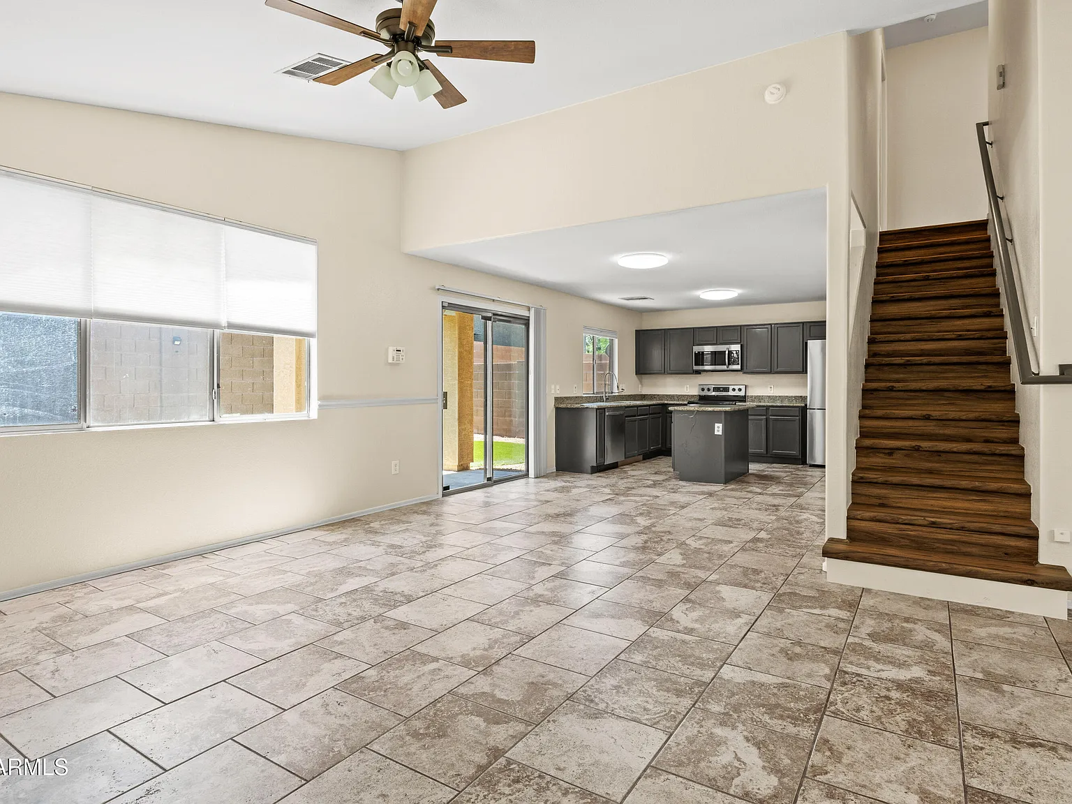 3 bed, 2.5 bath, 1449 sqft, $2,600 — Photo 2