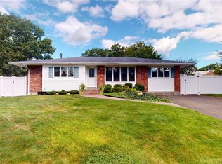 2 Fran Ln, Selden, NY 11784