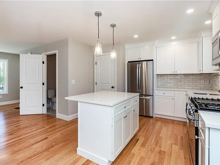 81 Cadora Ave — Photo 8