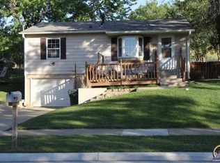 3236 SW Skyline Dr W, Topeka, KS 66614