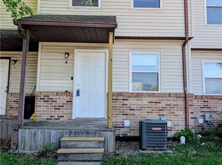 950 Edgar Dr APT 4, Charleston, IL 61920