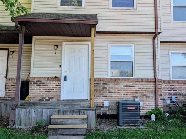 950 Edgar Dr APT 4, Charleston, IL 61920