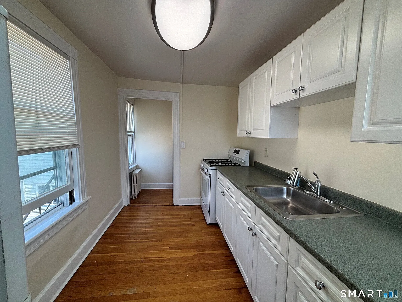 1 bed, 1.0 bath, 700 sqft, $2,200 — Photo 4