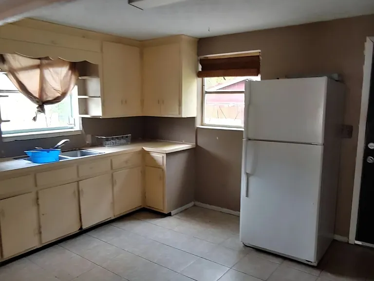 5696 Atlee Ave — Photo 3