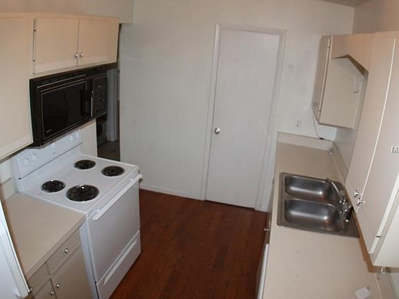 5th image of 22409 Catherine Ave