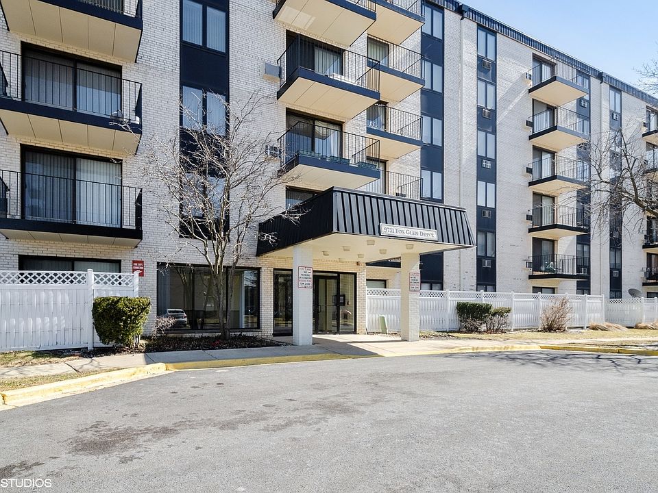 1st image of 9731 N Fox Glen Dr APT 6M