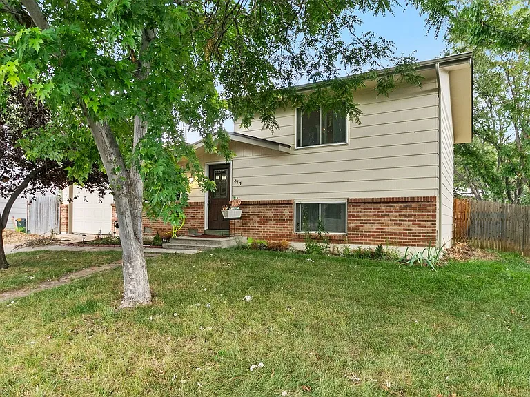 813 Table Mountain Ct — Photo 2
