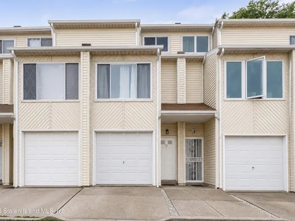 33 Mosel Loop, Staten Island, NY 10304